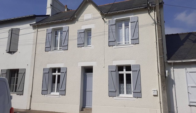 Charming House with Garden and Pets Welcome Near Port, Sleeps 5