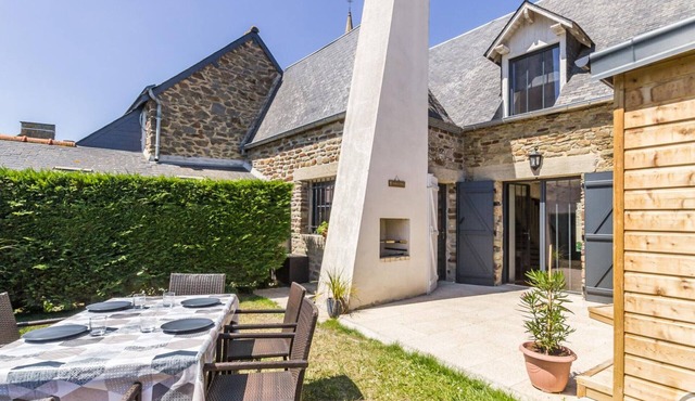 Charming house with private spa and garden in Ardevon