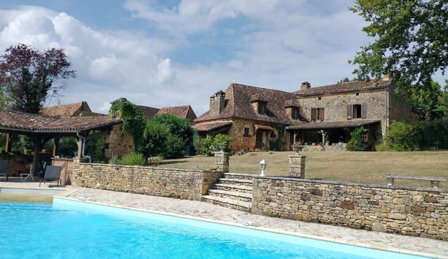 Charming house with pool for 8 people