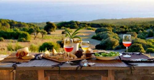 Charming house with sea and mountain views in El Chaparral