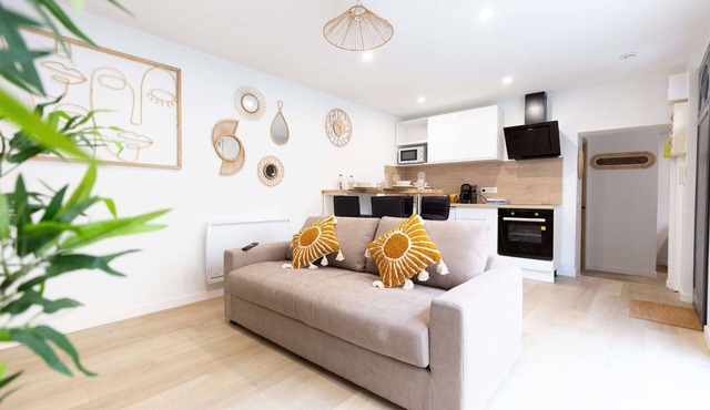 Charming house with terrace and garden in town