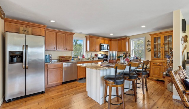 Charming house, with water views, private beach dining and shopping