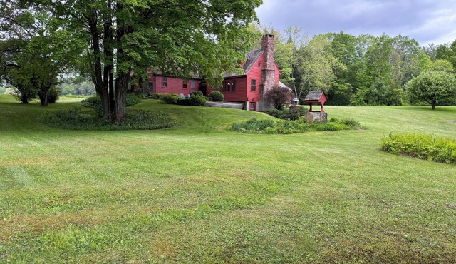 Charming idyllic farmhouse minutes to Great Barrington MA and Salisbury CT
