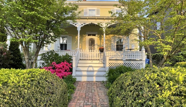 Charming, immaculate, single family home in Newport Historic District