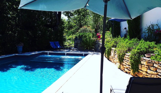 Charming independent studio with swimming pool.