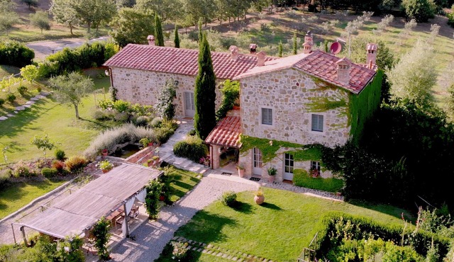 Charming Ancient Watch Tower with Swimming Pool in Val d'Orcia