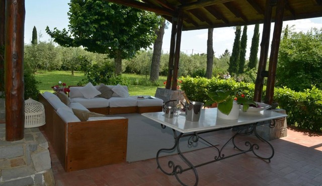 Charming villa with private pool and hot tub Jacuzzi at the gates of Chianti