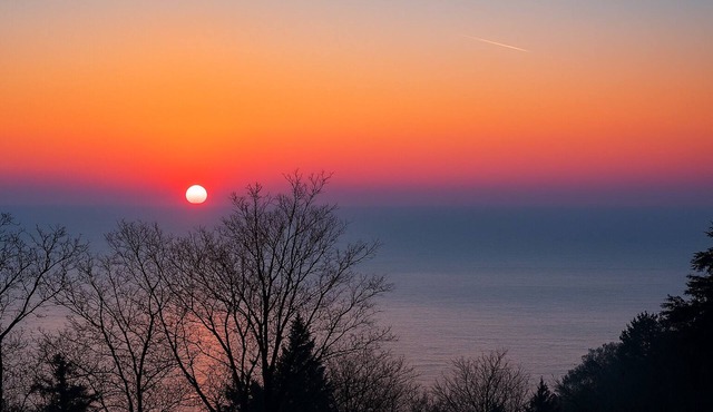 Charming Italian Villa with 4BR, Sea Views, Private Garden & Free Parking