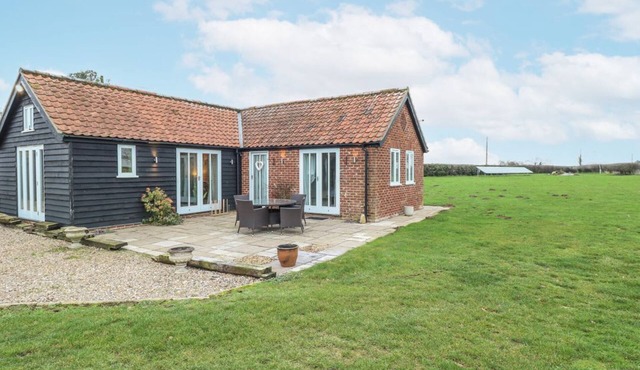 Charming Ivy Barn Retreat in Taverham