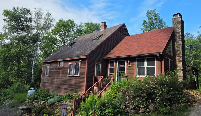 Charming Jackson Cottage w/hot tub & woodstove!