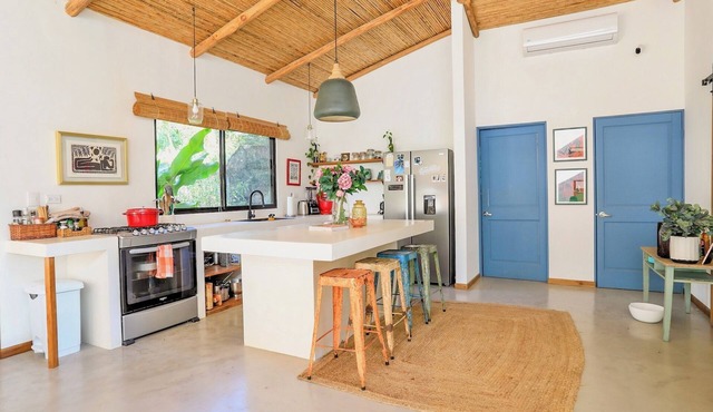 Charming Jungle 3-bedroom house with WiFi, AC in peaceful Manzanillo