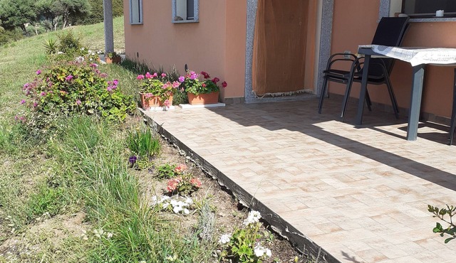 Charming juniper house with pool -solarium, sea view and lots of nature