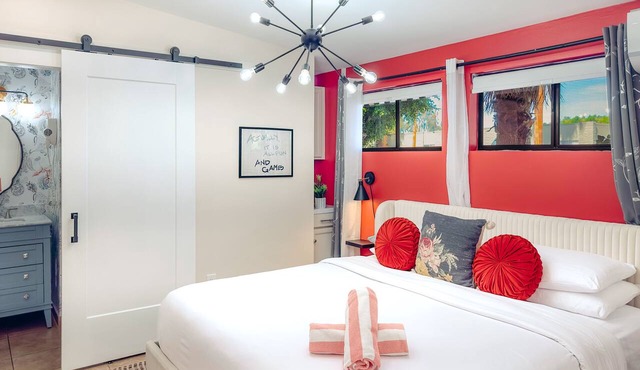 Charming King Suite; Pool, Hot tub, Pets Welcome