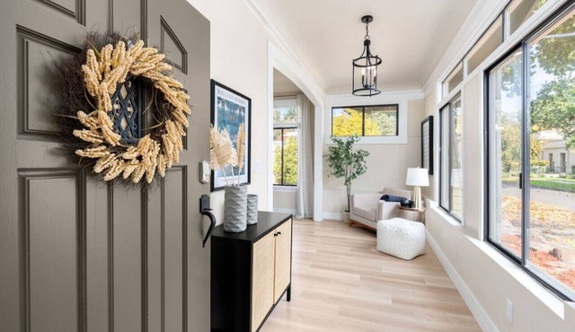 Charming l Downtown Lodi l 3 Bedroom l Sleeps 6