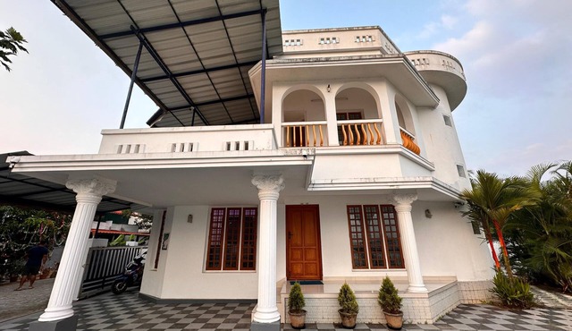 Charming Lake/River front 3 BHK VILLA for DAILY RENT in Cochin,ERNAKULAM