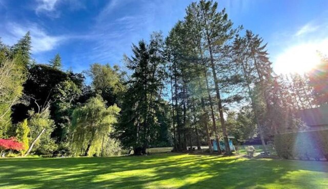 Charming Lake side Rancher, peaceful paradise