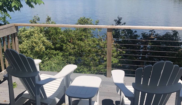 Charming Lake Cottage with Spectacular Views, Easy Water Access and Private Dock