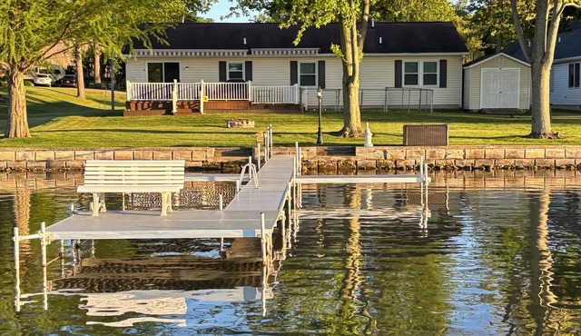 Charming Lakefront 3-bedroom house, located minutes from Hillsdale College