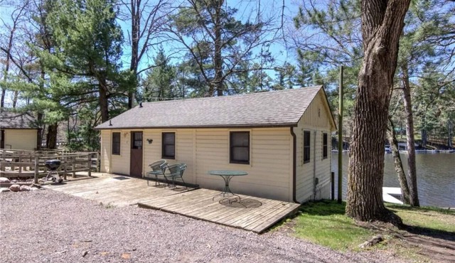 Charming Lakefront Cabin