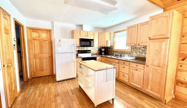 Charming lakefront cabin in tranquil Gordon/Wascott. Pet Friendly.
