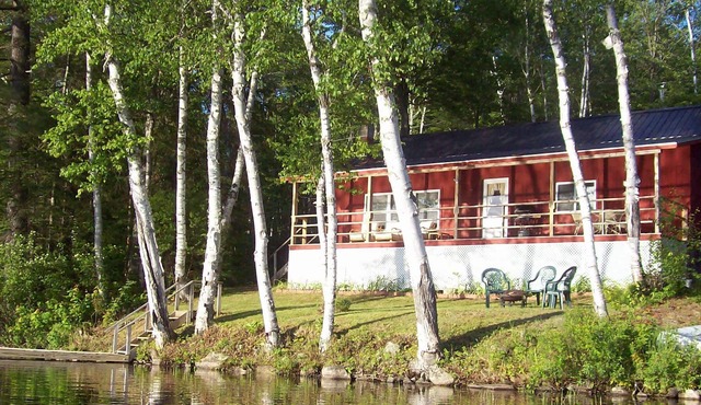 Charming Lakefront Cottage