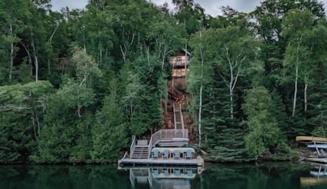 Charming Lakefront Cottage w/Hot Tub & Fire Pit