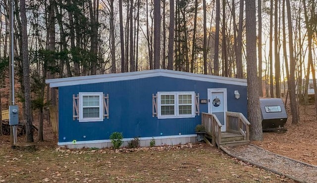 Charming Lakefront Tiny Home with Fire Pit, Grill, and Bocce Ball Near Littleton, North Carolina