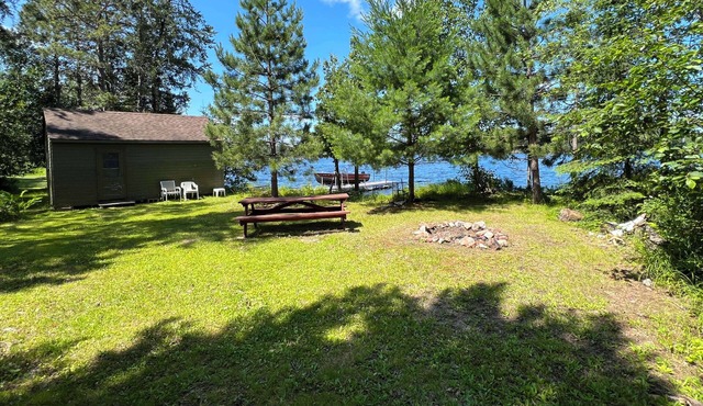 Charming Lakeside Cabin on Bear Island Lake W/Dock, WiFi, Firepit & Much More!