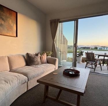 Charming Lakeview Golf Villa