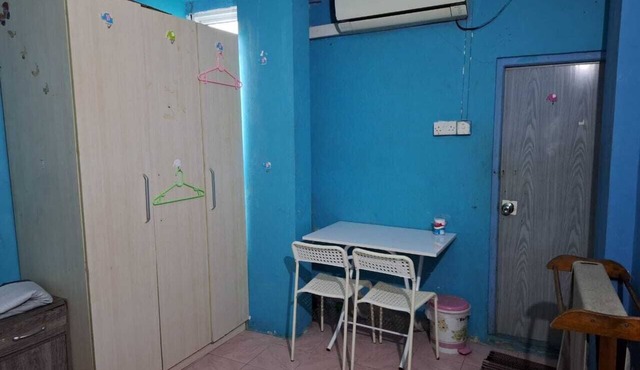 Charming large studio style room with attached bathroom in Malé with WiFi, AC