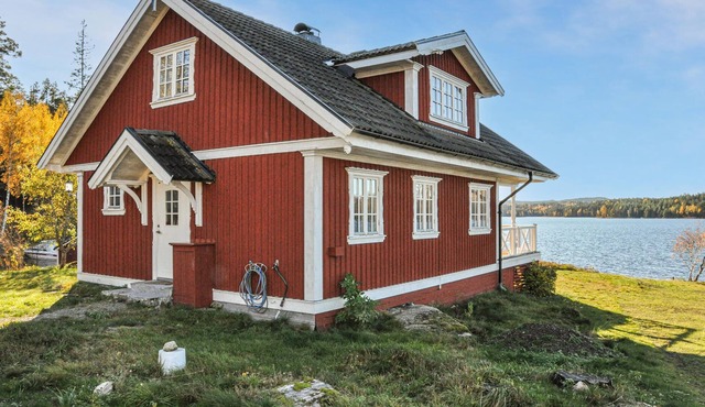 Charming, large vacation home with rowing boat and panoramic view, situated in a fantastic location