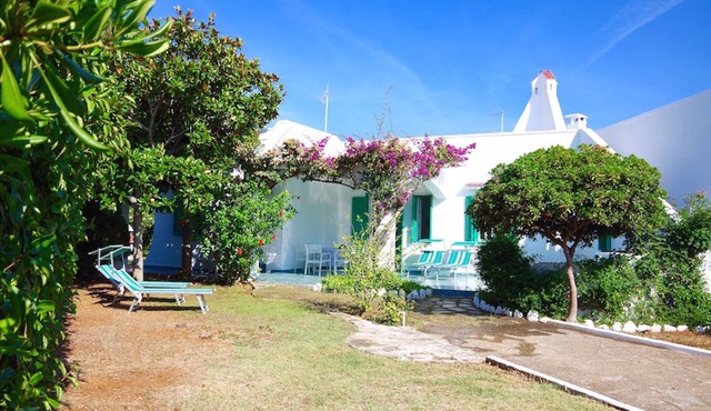 Charming, light-filled Mediterranean Villa – sleeps 2-6, only 250 m from the Sea