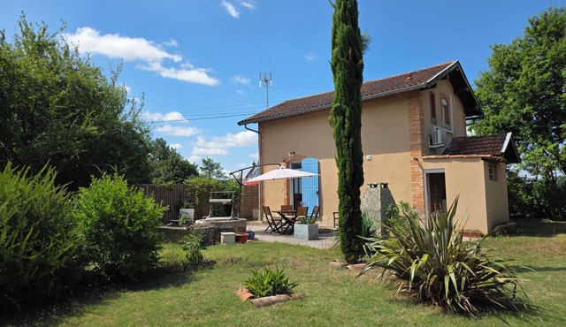 Charming little cottage located 7km from the episcopal city of Albi.