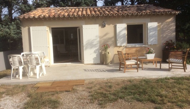 Charming little house in the countryside between Durance and Luberon