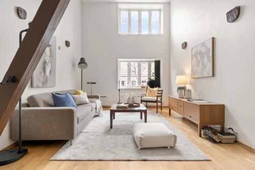 Charming Loft, High Ceiling !Modern & Central, Free private Parking 7 min walking !