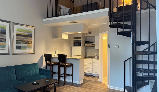 Charming Loft In Winchester Va, Furnished and all Inclusive