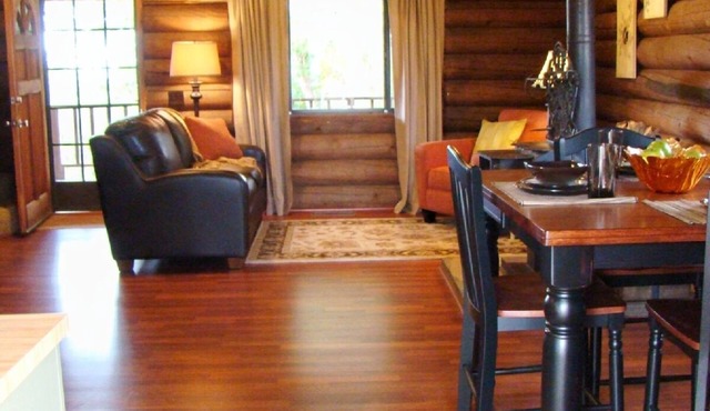 Charming Log Cabin in the Heart of Wine Country