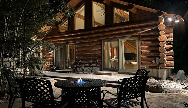 Charming Log Cabin Near Ski Slopes & Dining w/Hot Tub Pet Friendly Dogs OK