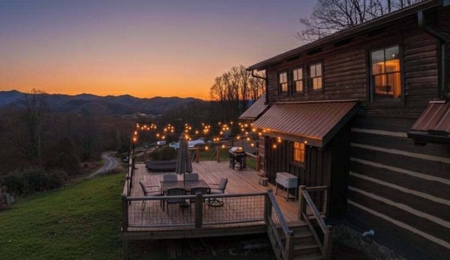 Charming Log Cabin with Long Range Views, Wifi, and Private Hot Tub