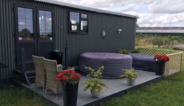 Charming Luxurious Rural Shepherds Hut