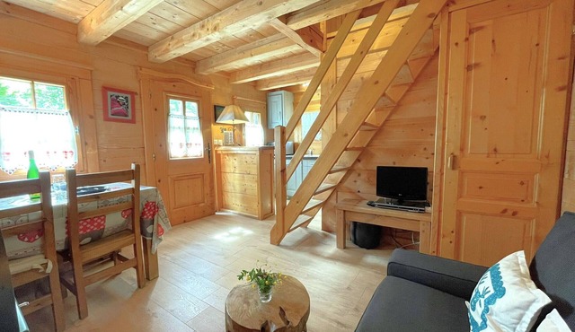 Charming mazot with garden, pets allowed, parking, wifi