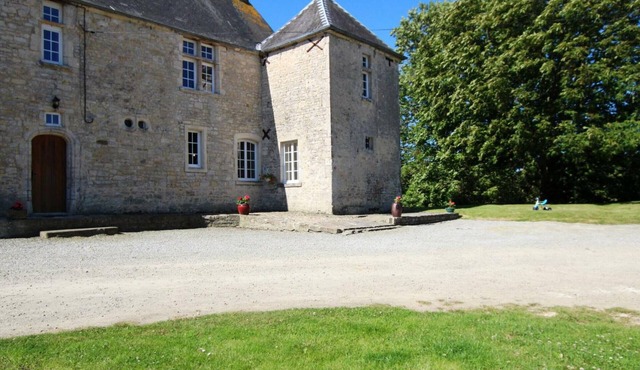 Charming manor in Cotentin with enclosed garden