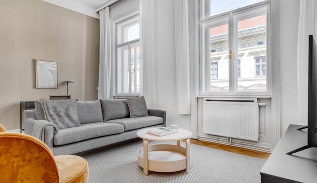 Charming Mariahilf 2BR w/Elevator, nr Mariahilfer Strasse, by Blueground