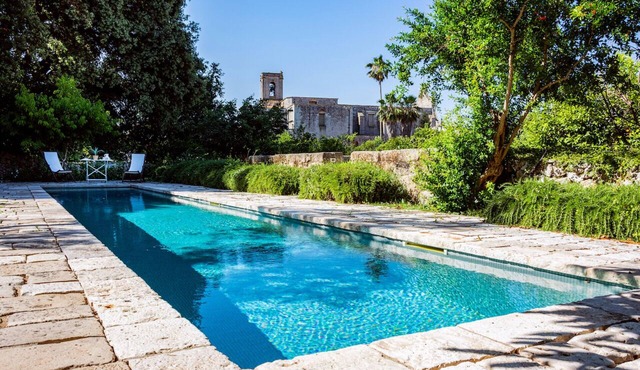 Charming Masseria Ferramosca with a secret garden and pool near Otranto