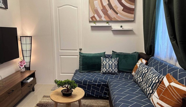 Charming Mel's Place -1bedroom condo near SM Seaside with AC, WiFi & Netflix