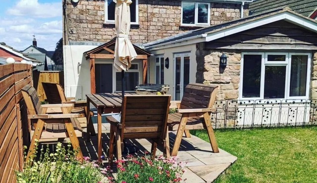 Charming Miners' Cottage | Dog Friendly w/Hot Tub