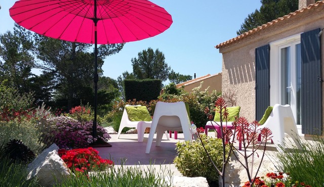 Charming modern air-conditioned villa for 6 people.