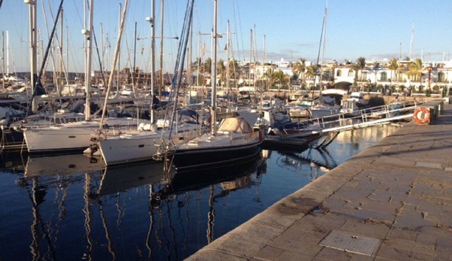 Charming, modern apartment with terrace, directly on the sea, free WiFi