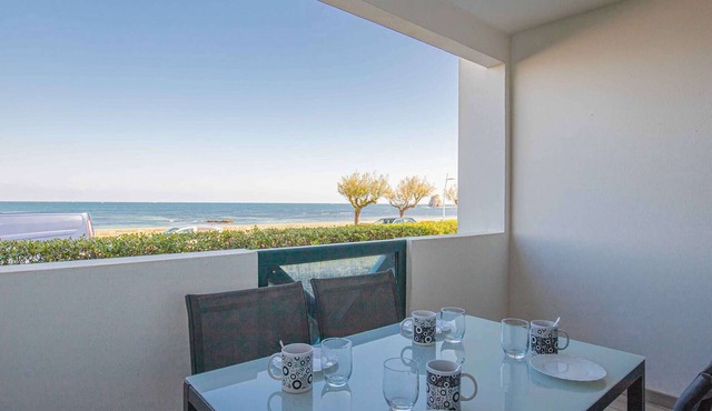 Charming modern beachfront studio with parking in Hendaye