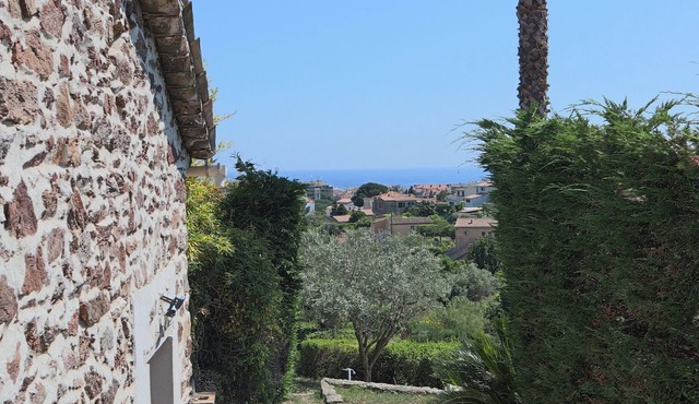 Charming modern duplex, pool, sea view, quiet location